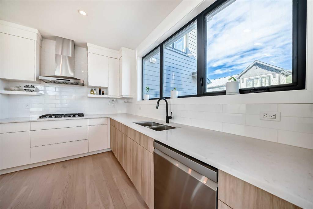Picture for 26 Treeline Common SW https://www.cirrealty.ca/reb/creb/36/A2266336_12.jpg