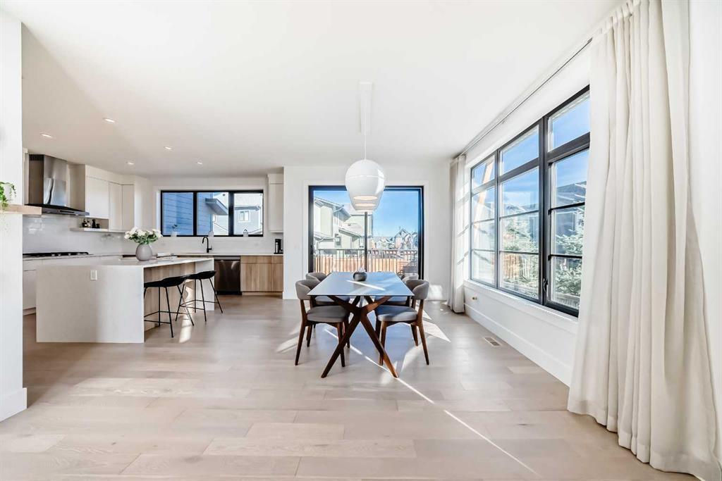 Picture for 26 Treeline Common SW https://www.cirrealty.ca/reb/creb/36/A2266336_13.jpg