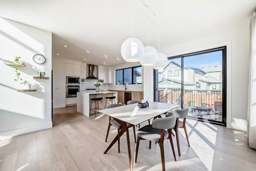 Picture for 26 Treeline Common SW https://www.cirrealty.ca/reb/creb/36/A2266336_14.jpg