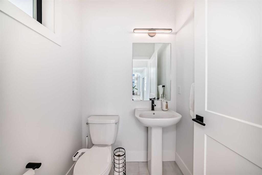 Picture for 26 Treeline Common SW https://www.cirrealty.ca/reb/creb/36/A2266336_24.jpg