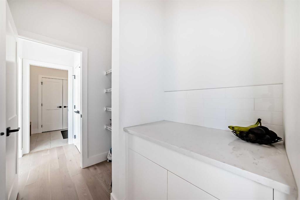 Picture for 26 Treeline Common SW https://www.cirrealty.ca/reb/creb/36/A2266336_25.jpg