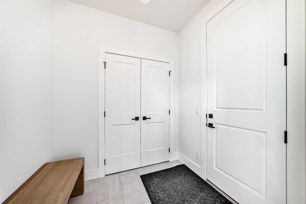 Picture for 26 Treeline Common SW https://www.cirrealty.ca/reb/creb/36/A2266336_26.jpg