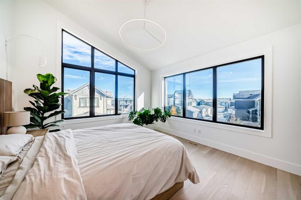 Picture for 26 Treeline Common SW https://www.cirrealty.ca/reb/creb/36/A2266336_28.jpg