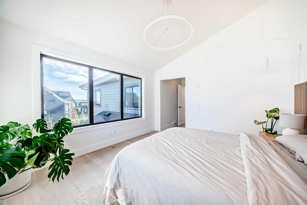 Picture for 26 Treeline Common SW https://www.cirrealty.ca/reb/creb/36/A2266336_29.jpg