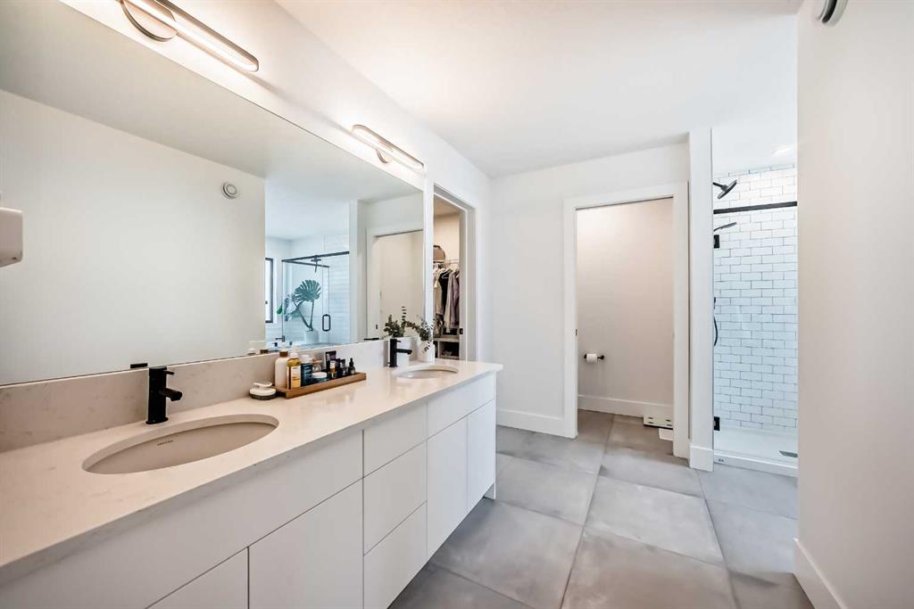 Picture for 26 Treeline Common SW https://www.cirrealty.ca/reb/creb/36/A2266336_31.jpg