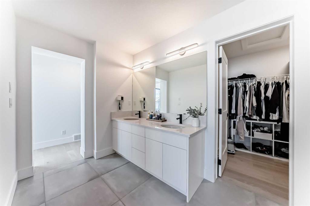 Picture for 26 Treeline Common SW https://www.cirrealty.ca/reb/creb/36/A2266336_32.jpg