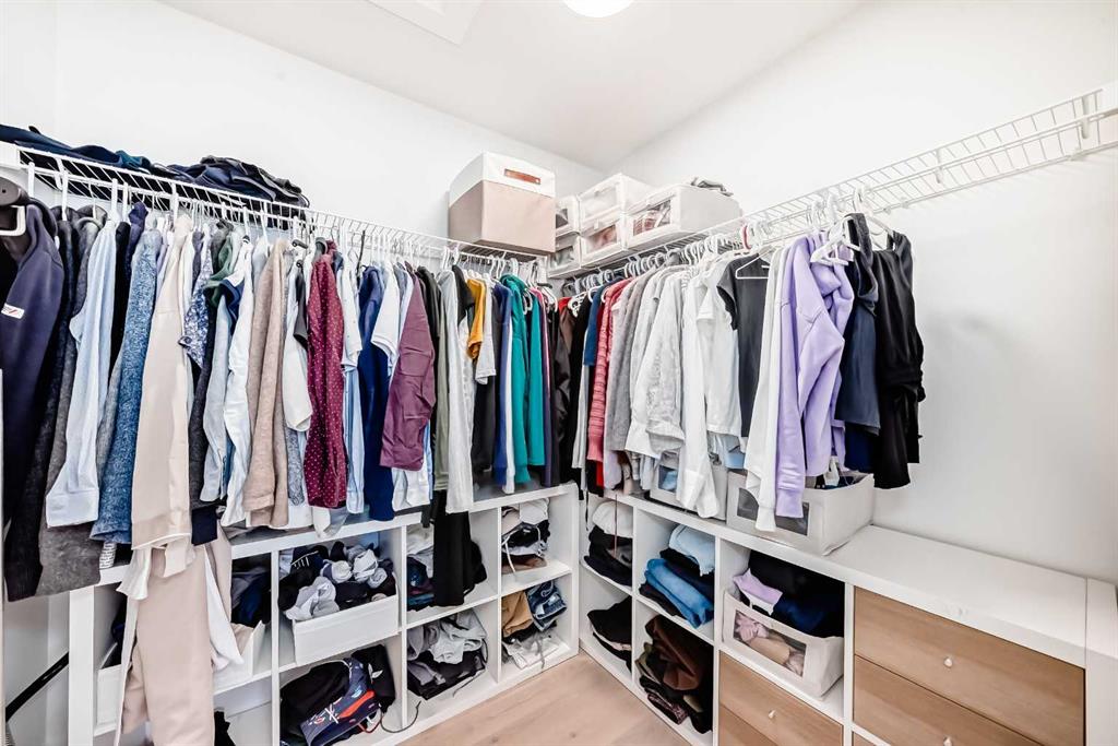 Picture for 26 Treeline Common SW https://www.cirrealty.ca/reb/creb/36/A2266336_34.jpg