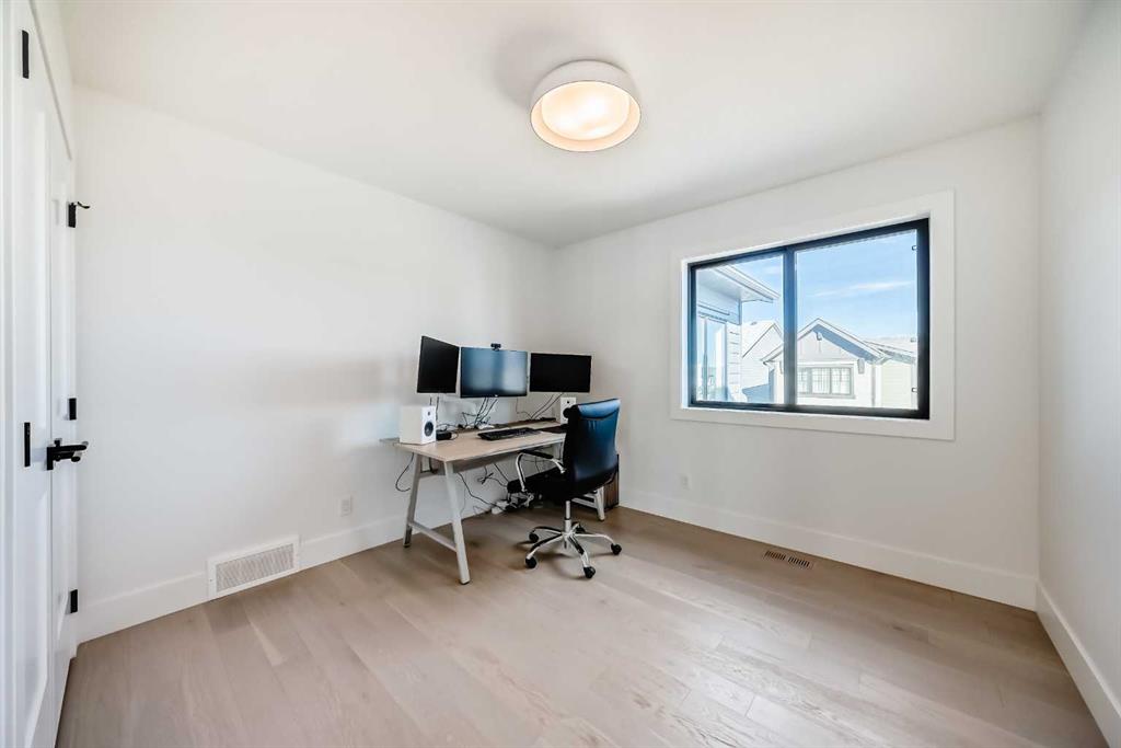 Picture for 26 Treeline Common SW https://www.cirrealty.ca/reb/creb/36/A2266336_37.jpg