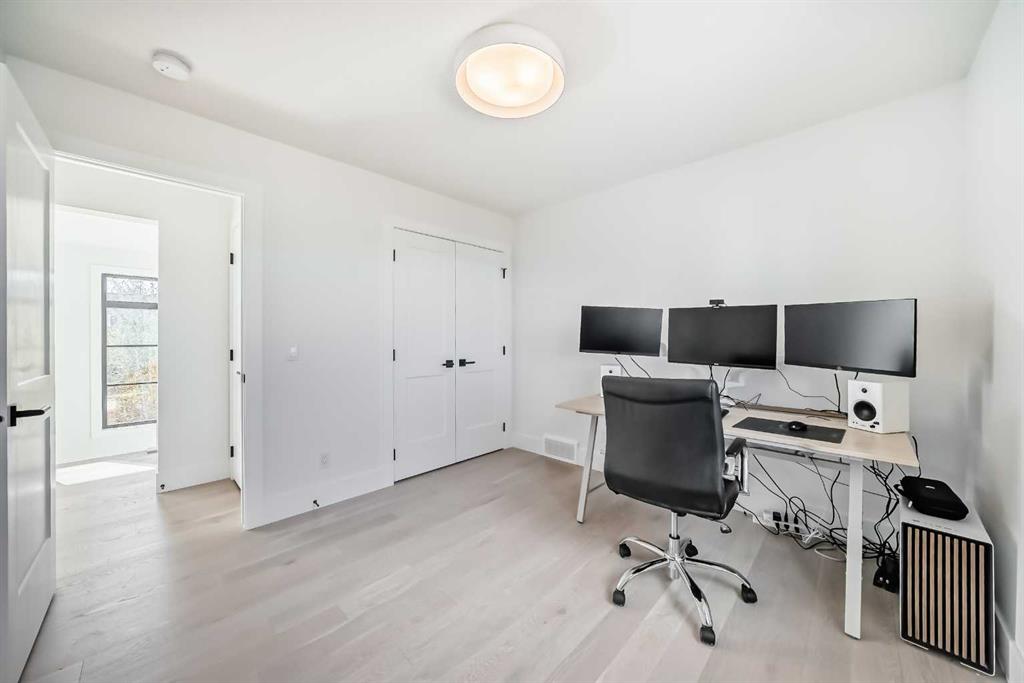 Picture for 26 Treeline Common SW https://www.cirrealty.ca/reb/creb/36/A2266336_38.jpg