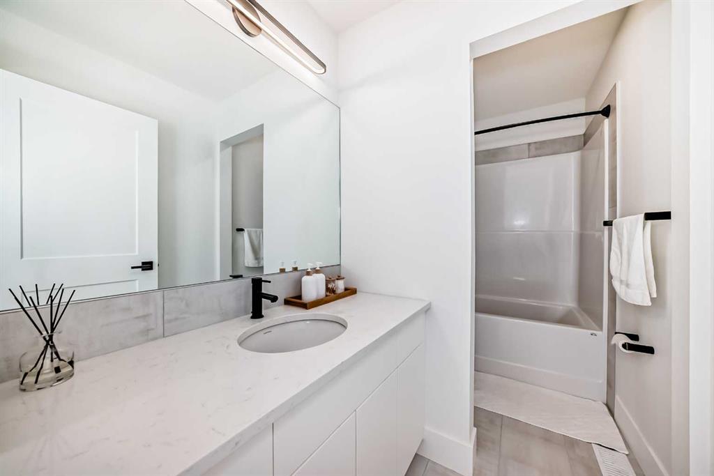 Picture for 26 Treeline Common SW https://www.cirrealty.ca/reb/creb/36/A2266336_39.jpg