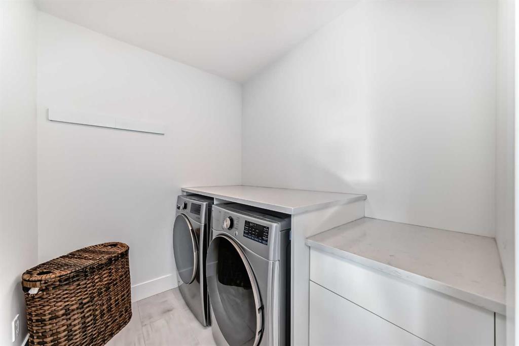 Picture for 26 Treeline Common SW https://www.cirrealty.ca/reb/creb/36/A2266336_44.jpg