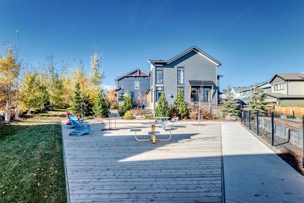 Picture for 26 Treeline Common SW https://www.cirrealty.ca/reb/creb/36/A2266336_49.jpg