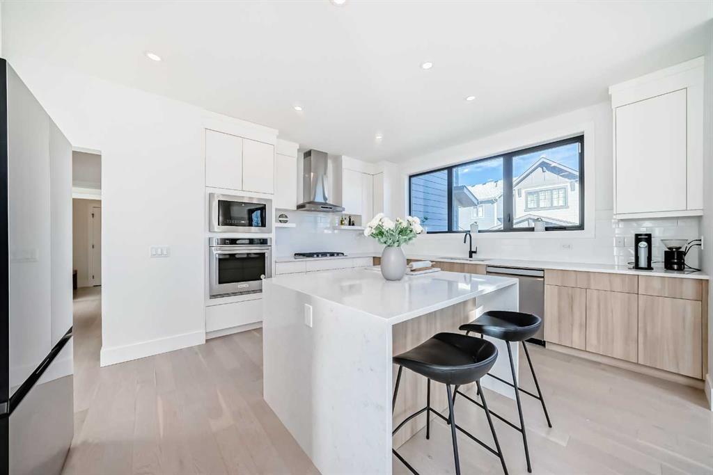 Picture for 26 Treeline Common SW https://www.cirrealty.ca/reb/creb/36/A2266336_7.jpg