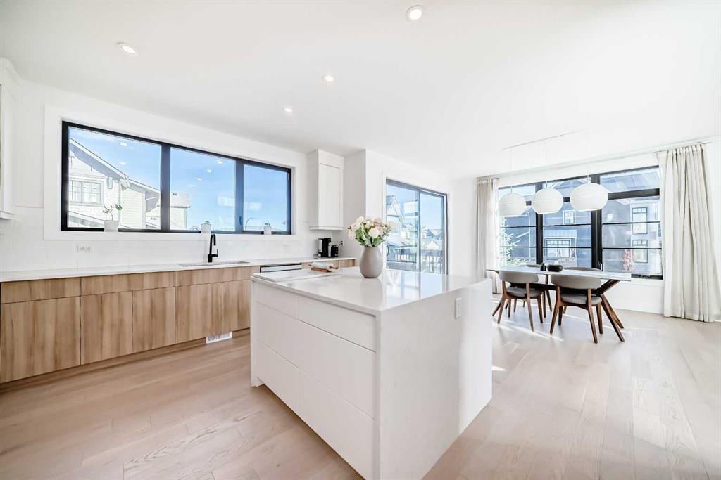 Picture for 26 Treeline Common SW https://www.cirrealty.ca/reb/creb/36/A2266336_8.jpg
