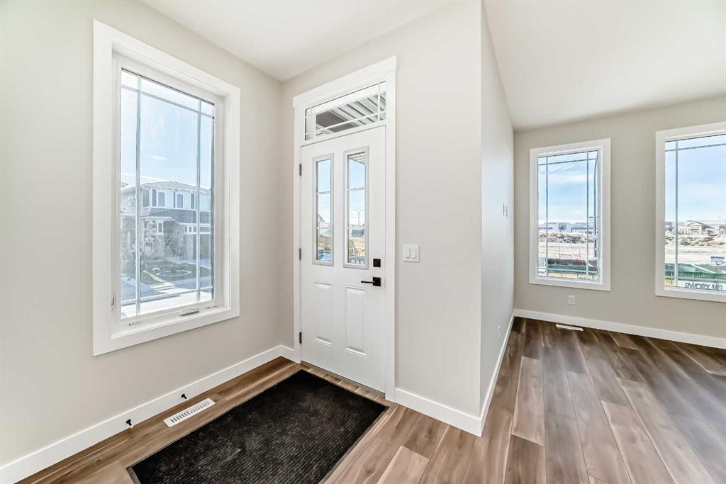 Picture for 1001 Reynolds Crescent SW Picture for 1001 Reynolds Crescent SW