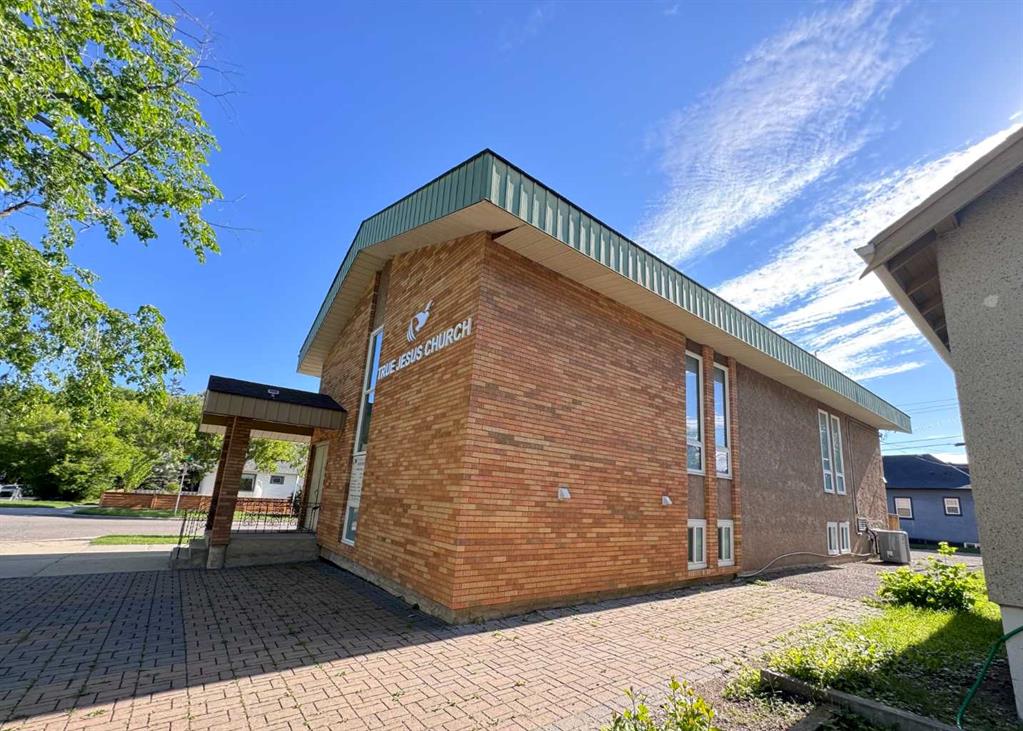 Picture for 232 8A Street NE