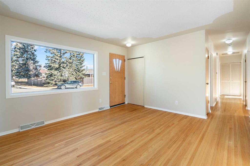 Picture for 19 Carmangay Crescent NW