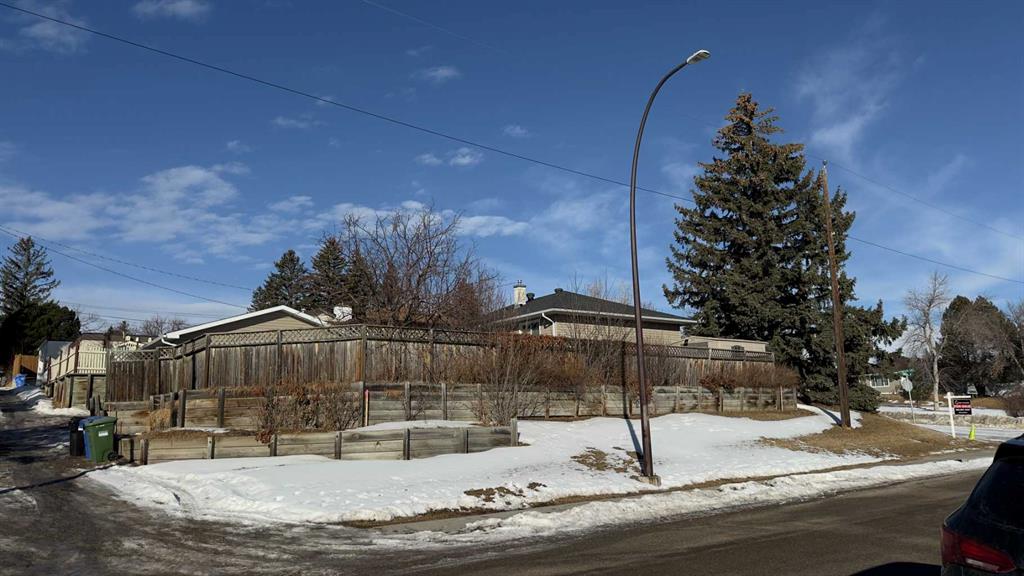 Picture for 1 Thorncliffe Crescent NW