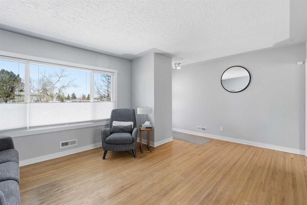 Picture for 1 Thorncliffe Crescent NW