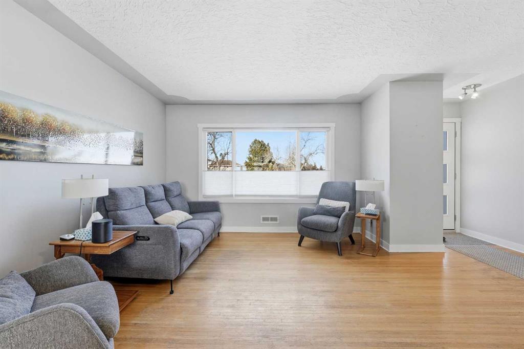 Picture for 1 Thorncliffe Crescent NW