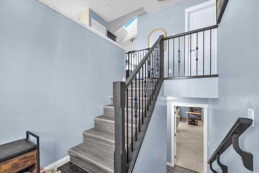 Picture for 301 McLeod Crescent 