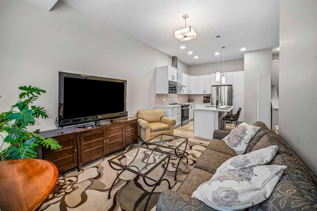 Picture for 210 Crestbrook Common SW