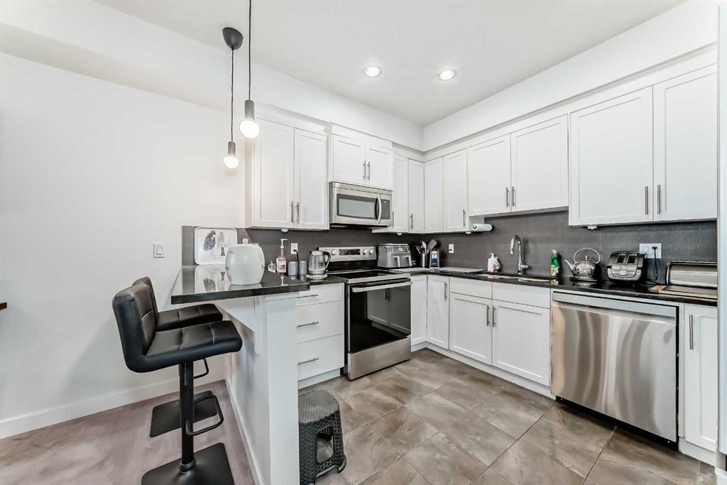 Picture for 211, 1005A Westmount Drive 