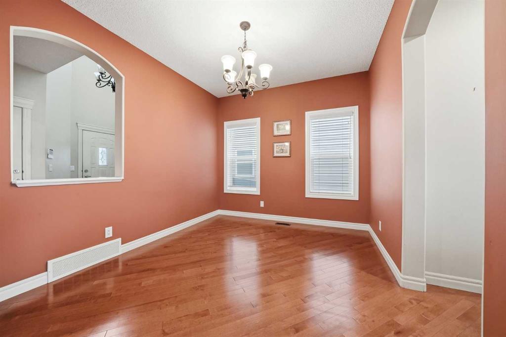 Picture for 27 Saddleland Way NE