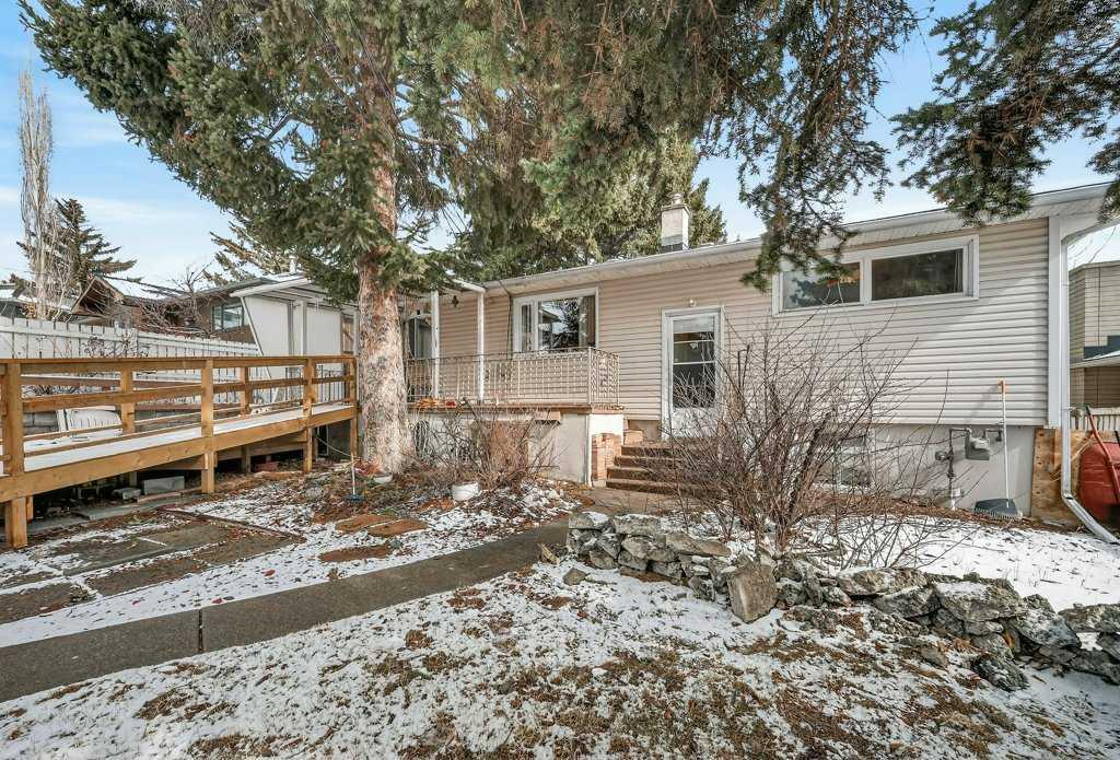 Picture for 347 47 Avenue SW