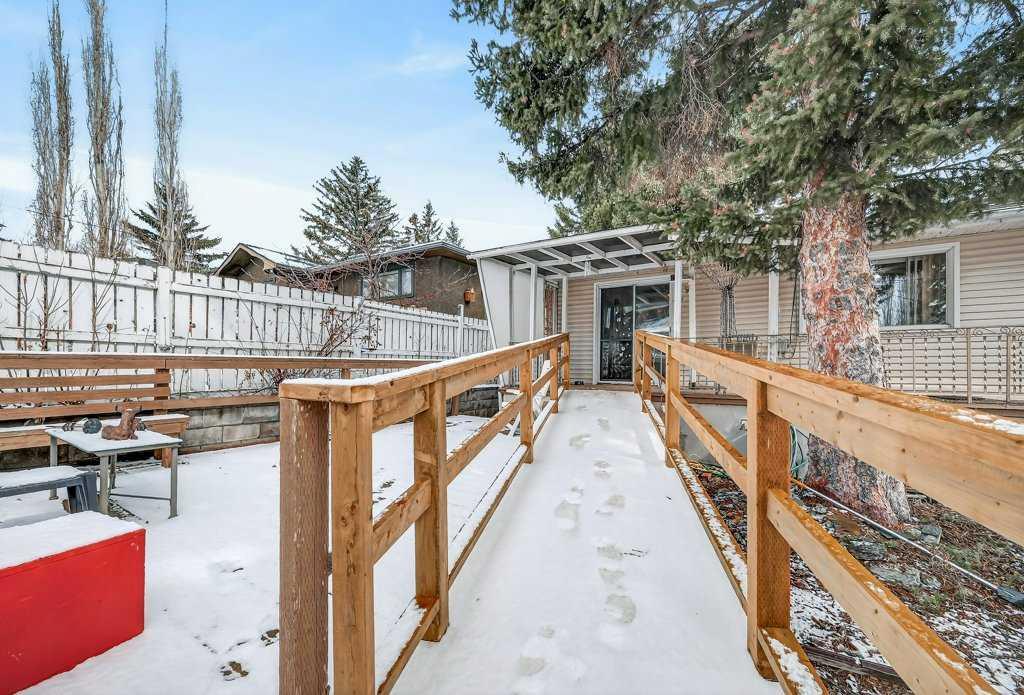 Picture for 347 47 Avenue SW