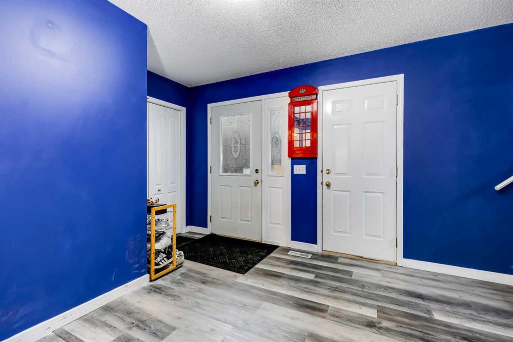 Picture for 127 Woodside Crescent NW