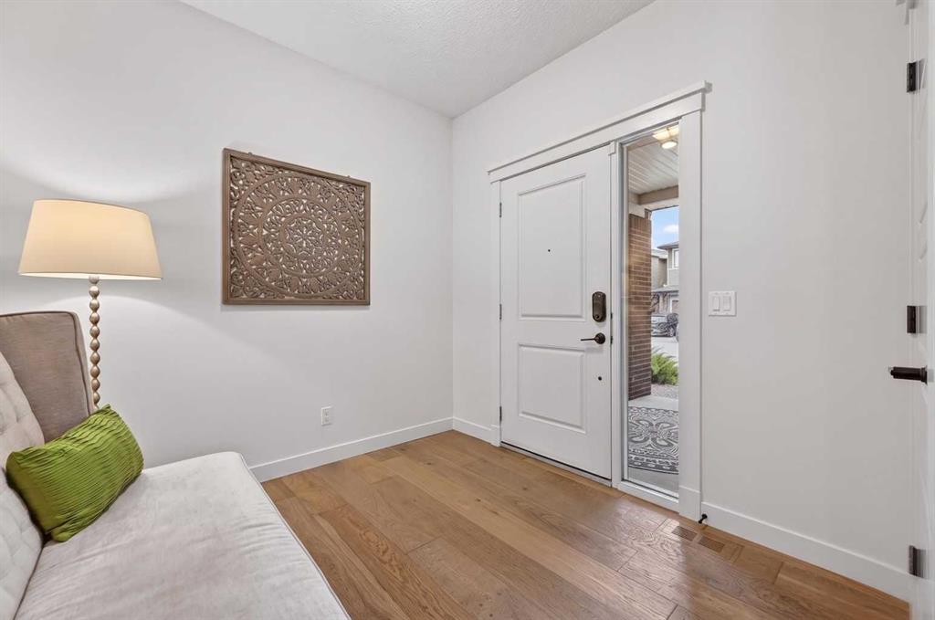 Picture for 19 Cranbrook Crescent SE