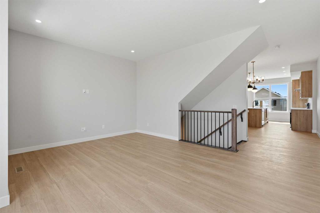 Picture for 81 Wild Rose Way SE