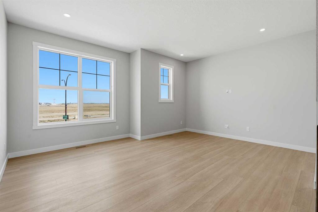 Picture for 81 Wild Rose Way SE
