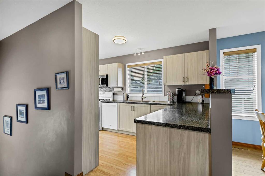 Picture for 111, 55 Fairways Drive NW