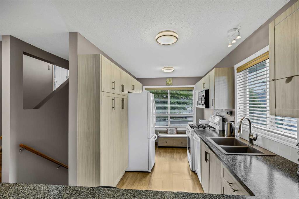 Picture for 111, 55 Fairways Drive NW