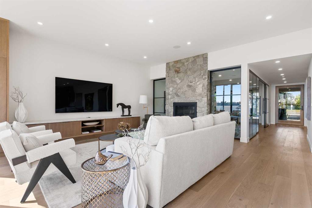 Picture for 692 West Chestermere Drive  https://www.cirrealty.ca/reb/creb/37/A2258137_17.jpg
