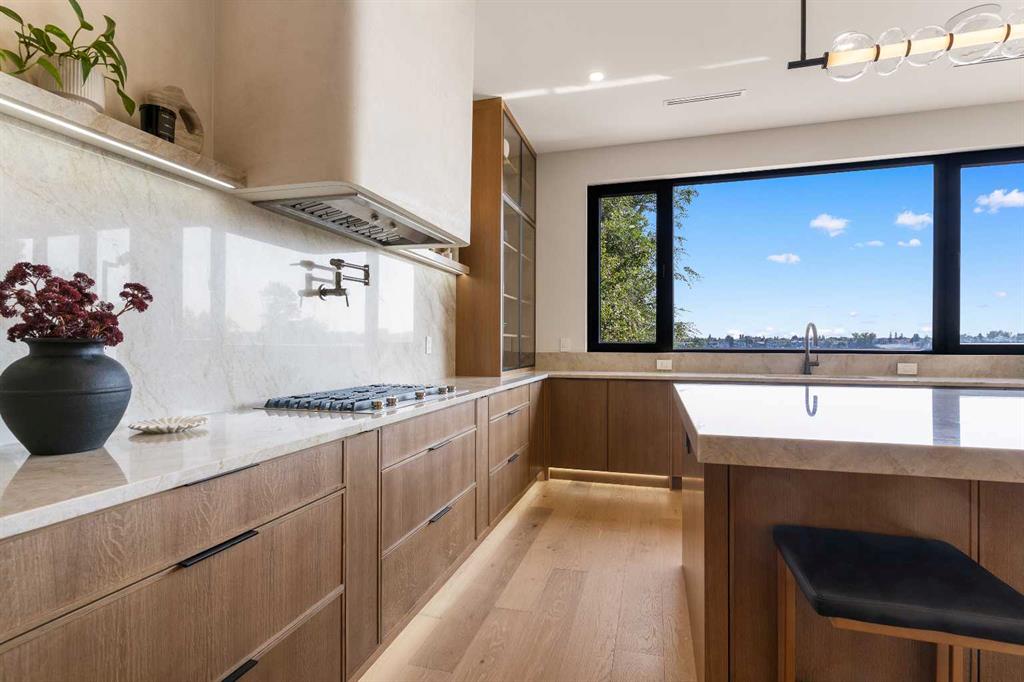 Picture for 692 West Chestermere Drive  https://www.cirrealty.ca/reb/creb/37/A2258137_20.jpg