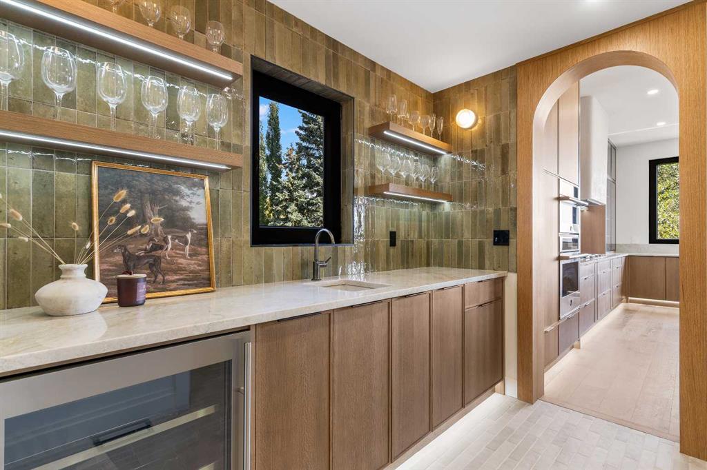 Picture for 692 West Chestermere Drive  https://www.cirrealty.ca/reb/creb/37/A2258137_21.jpg