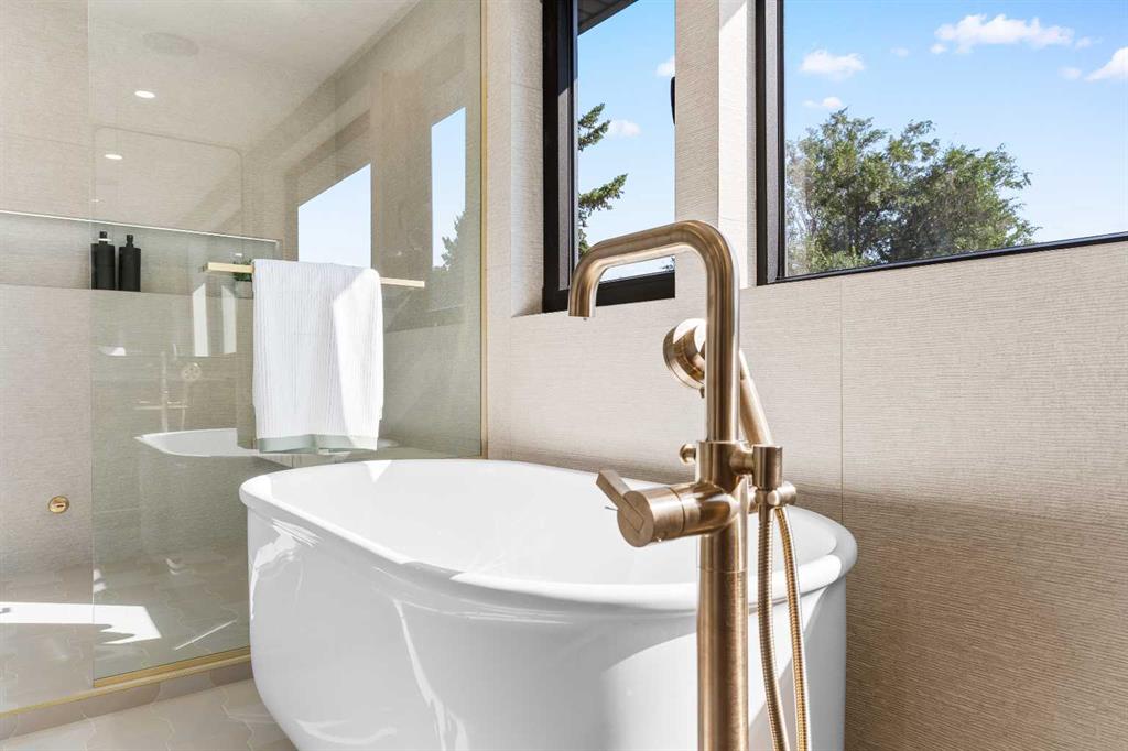 Picture for 692 West Chestermere Drive  https://www.cirrealty.ca/reb/creb/37/A2258137_35.jpg