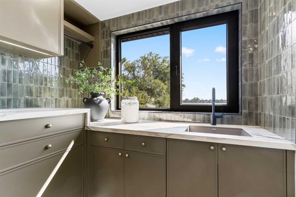Picture for 692 West Chestermere Drive  https://www.cirrealty.ca/reb/creb/37/A2258137_40.jpg