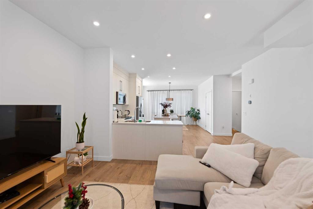 Picture for 218, 669 Savanna Boulevard NE https://www.cirrealty.ca/reb/creb/37/A2266637_11.jpg