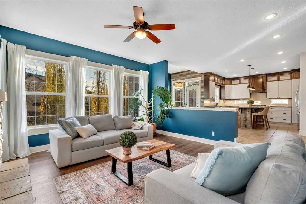 Picture for 315 Crystal Green Close  https://www.cirrealty.ca/reb/creb/37/A2266937_11.jpg