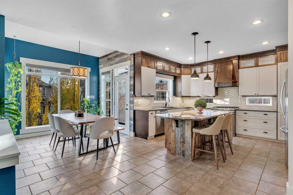 Picture for 315 Crystal Green Close  https://www.cirrealty.ca/reb/creb/37/A2266937_12.jpg