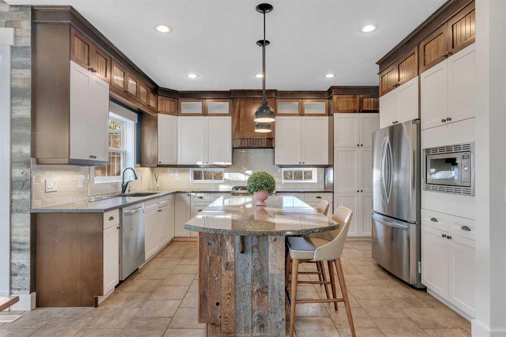 Picture for 315 Crystal Green Close  https://www.cirrealty.ca/reb/creb/37/A2266937_16.jpg
