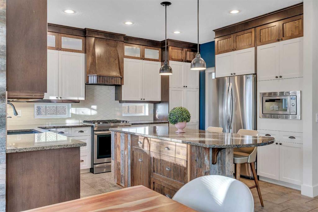 Picture for 315 Crystal Green Close  https://www.cirrealty.ca/reb/creb/37/A2266937_17.jpg