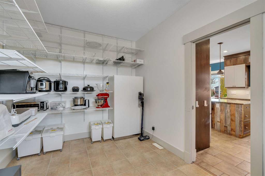 Picture for 315 Crystal Green Close  https://www.cirrealty.ca/reb/creb/37/A2266937_20.jpg