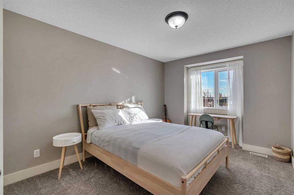 Picture for 315 Crystal Green Close  https://www.cirrealty.ca/reb/creb/37/A2266937_32.jpg