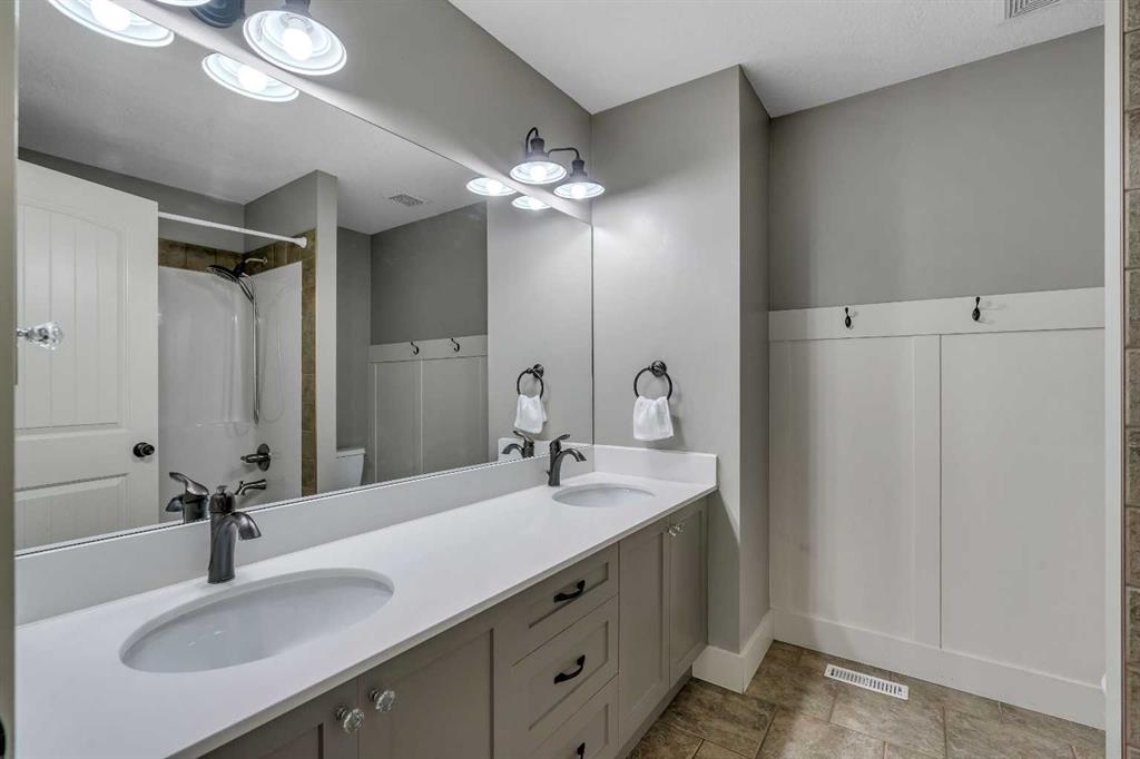Picture for 315 Crystal Green Close  https://www.cirrealty.ca/reb/creb/37/A2266937_34.jpg