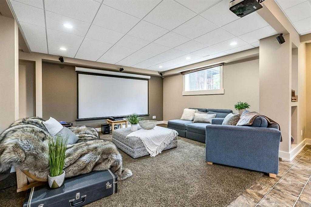 Picture for 315 Crystal Green Close  https://www.cirrealty.ca/reb/creb/37/A2266937_37.jpg